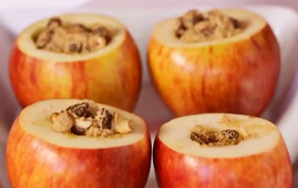 Baked Apples with Cinnamon and Walnuts